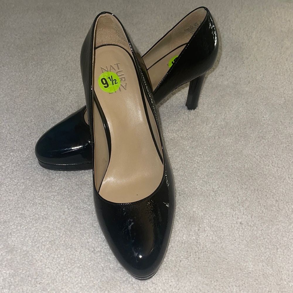 Naturalizer patent leather black pumps 9.5
